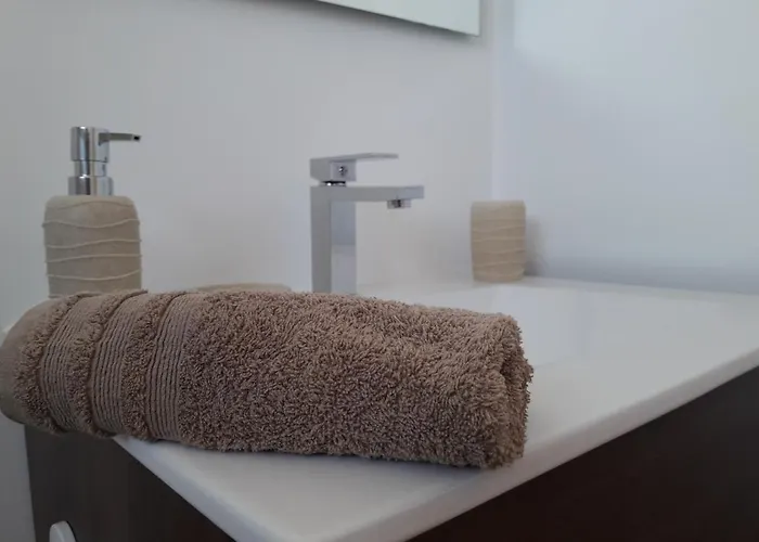 Duplex -the Sunny Hut - Swimming Pool - Free Wifi & Ac- Marinas Apartment *